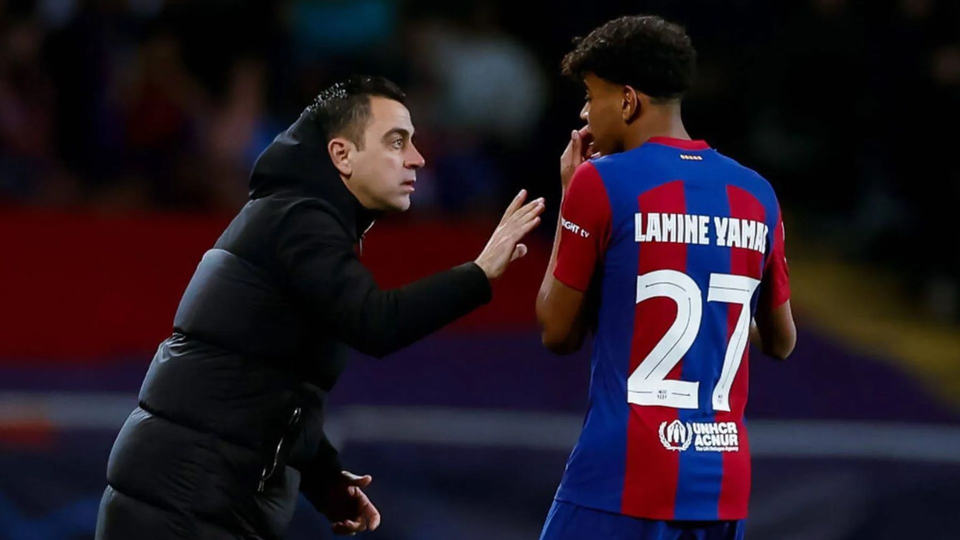 Xavi Hernández da instrucciones a Lamine Yamal con el Barça Xavi Hernández da instrucciones a Lamine Yamal con el Barça