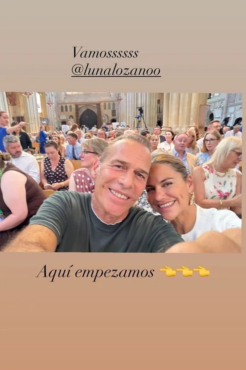 Carlos Lozano y Mónica Hoyos en la graduación de su hija