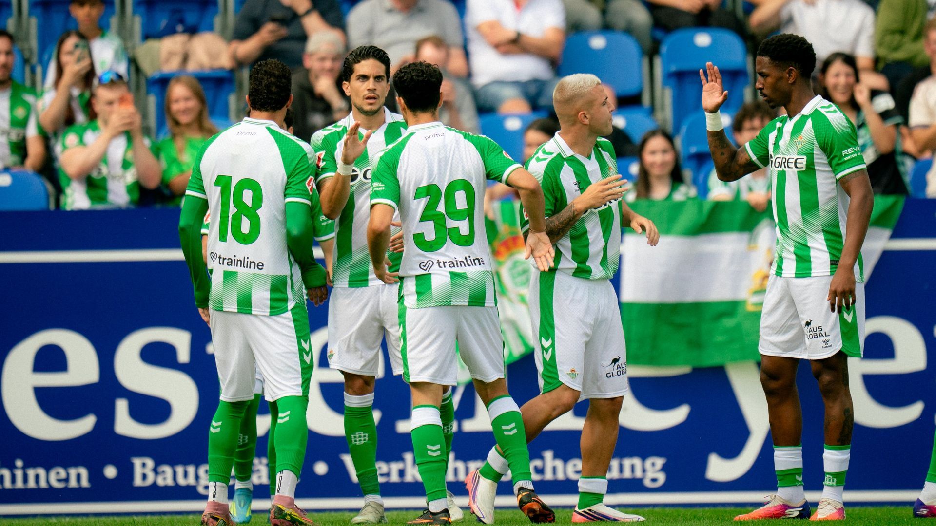 Pablo García celebra uno de sus goles en el primer amistoso del Betis Pablo García celebra uno de sus goles en el primer amistoso del Betis