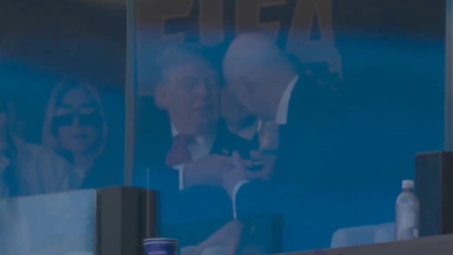 Donald Trump, junto a Infantino y la copa