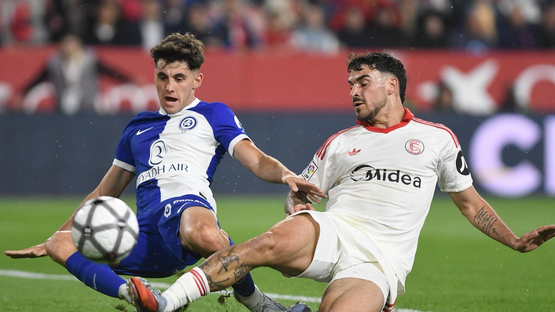 Isaac Romero y Julio Díaz, en el Sevilla - Atlético de Madrid