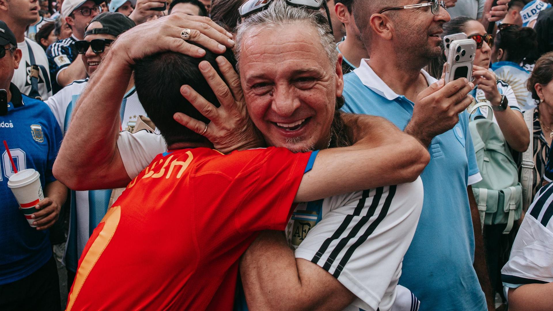 Reina la deportividad entre las aficiones de ambos países