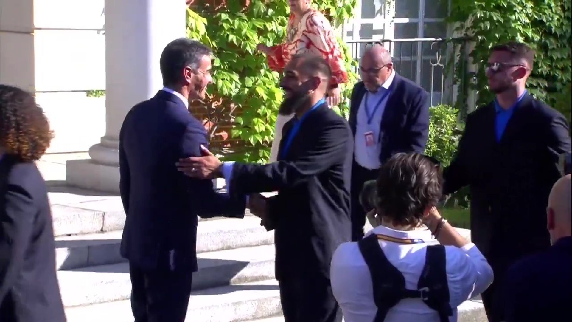 Borja Iglesias saluda a Sánchez