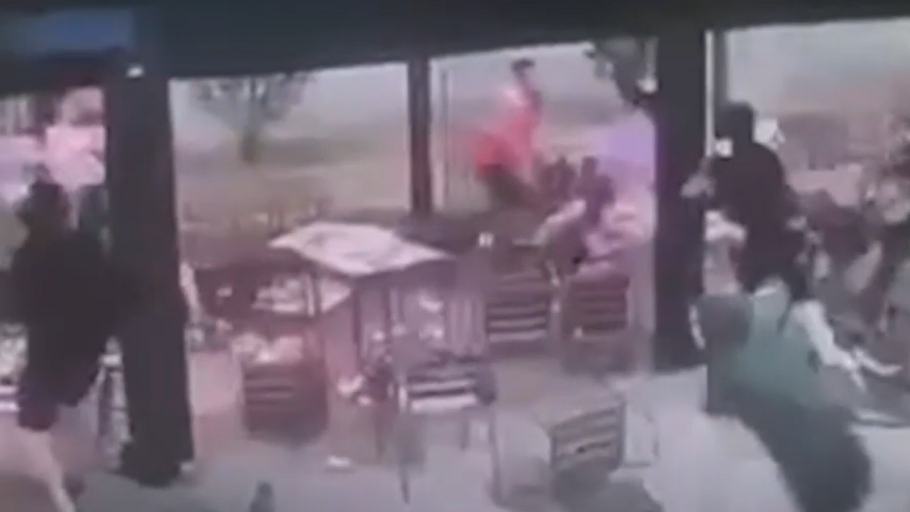 Atacan a un grupo de militares que veían la final del Mundial en un bar de Berriozar, Navarra: los agresores huyeron
