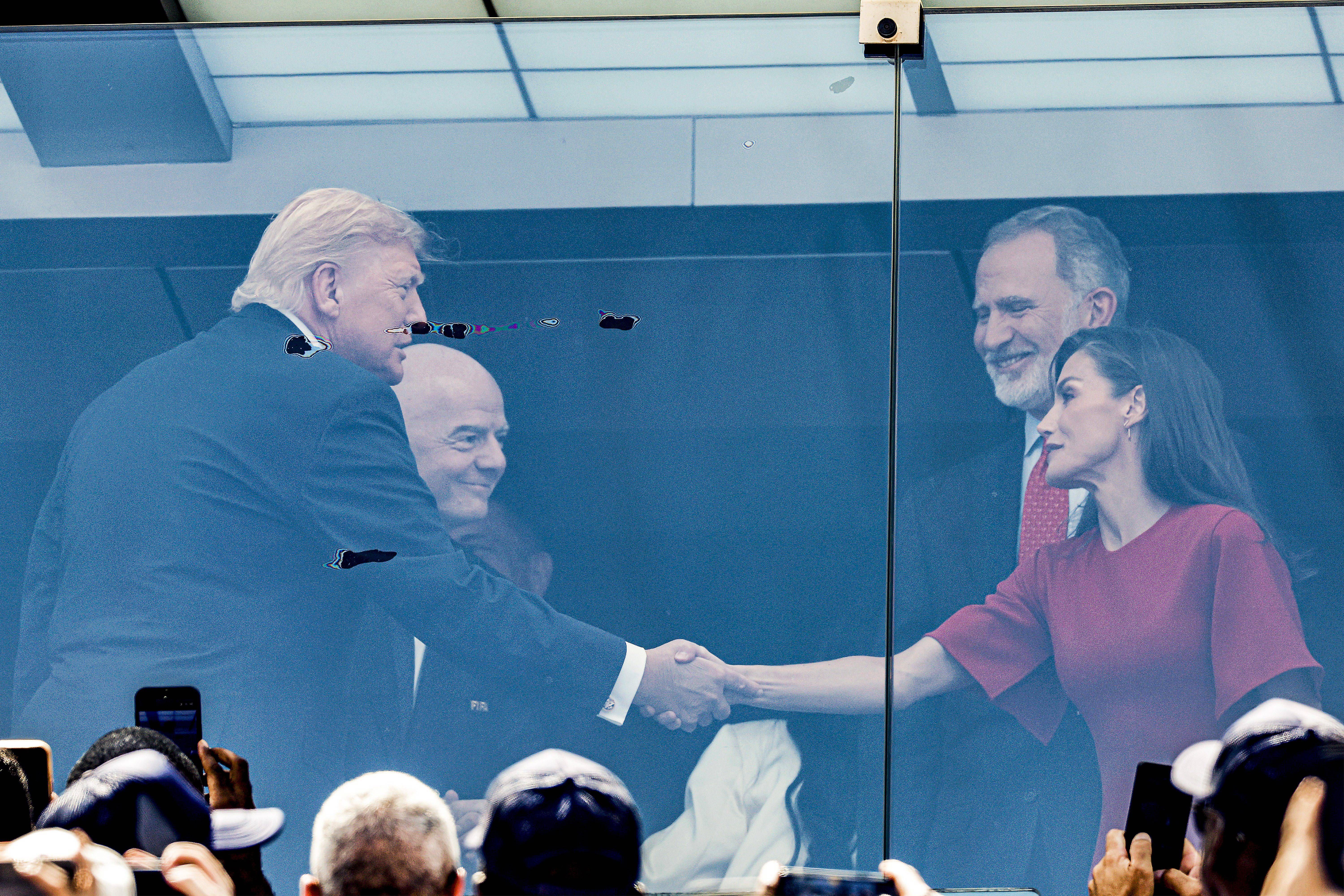 El saludo entre la reina Letizia y Trump