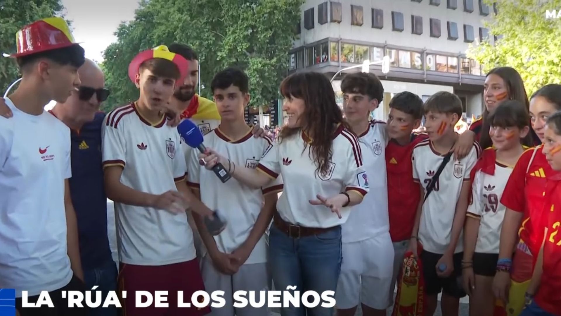 Los españoles se vuelcan con la Selección: más de un millón de fans en las calles de Madrid!