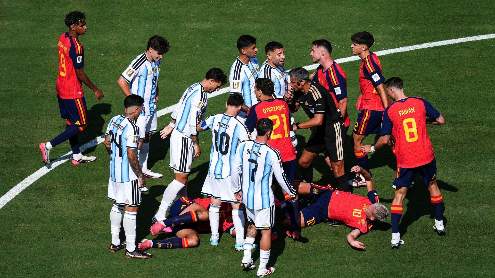 EuropaPress_7675776_19_july_2026_us_east_rutherford_spain_and_argentina_players_involved_in EuropaPress_7675776_19_july_2026_us_east_rutherford_spain_and_argentina_players_involved_in