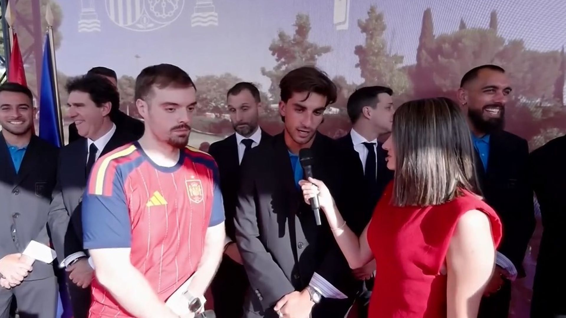 Ferran Torres contesta a las preguntas de Ibai Llanos Ferran Torres contesta a las preguntas de Ibai Llanos