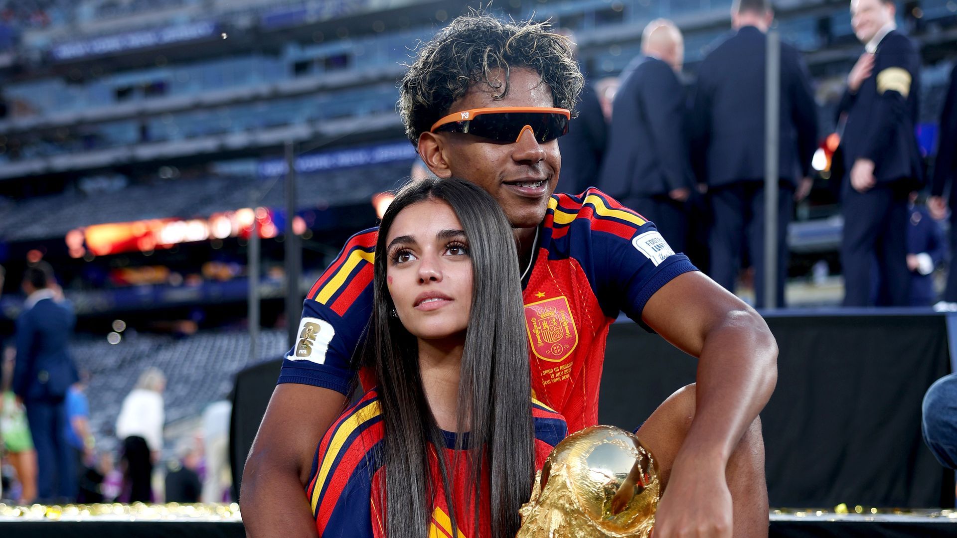 Inés García y Lamine Yamal, celebrando el triunfo del España en la final del Mundial de Fútbol Inés García y Lamine Yamal, celebrando el triunfo del España en la final del Mundial de Fútbol