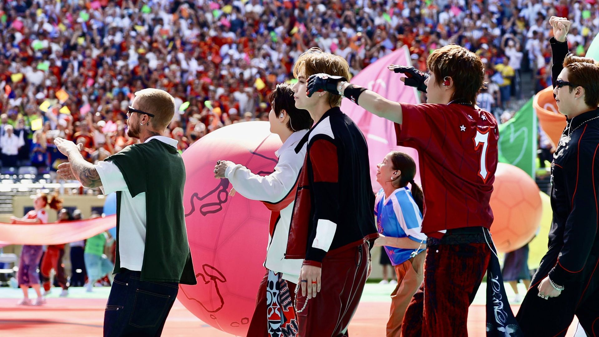 Justin Bieber junto a algunos miembros de BTS
