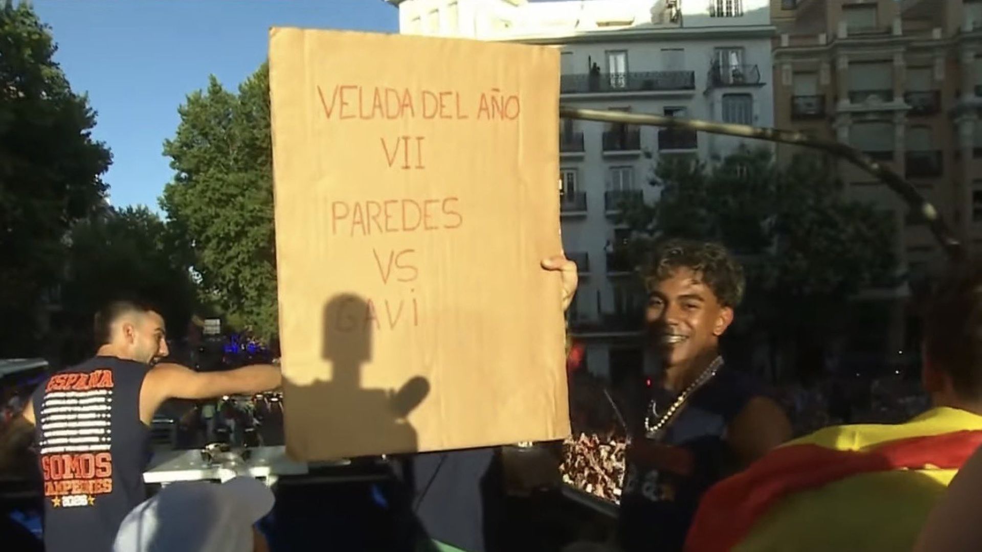 La pancarta más viral 'Velada del Año VII: Paredes vs Gavi' La pancarta más viral 'Velada del Año VII: Paredes vs Gavi'