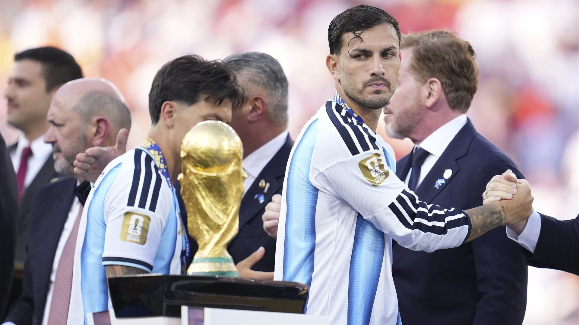 Leandro Paredes, mirando la copa tras caer ante España Leandro Paredes, mirando la copa tras caer ante España
