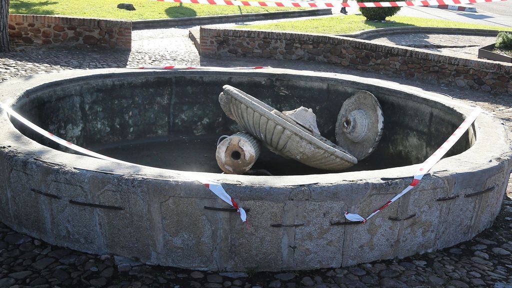Muere un menor de 13 años durante las celebraciones por el Mundial de España tras el derrumbe de una fuente de Ciudad Rodrigo, en Castilla y León