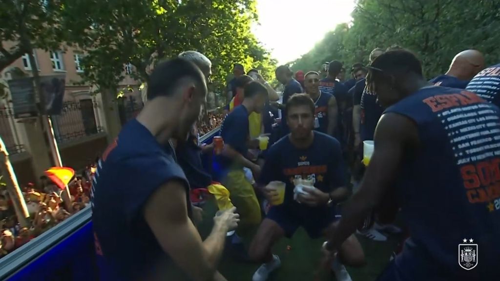 La rúa, desde dentro: los bailes de los jugadores y la pasión de los fans por las calles de Madrid