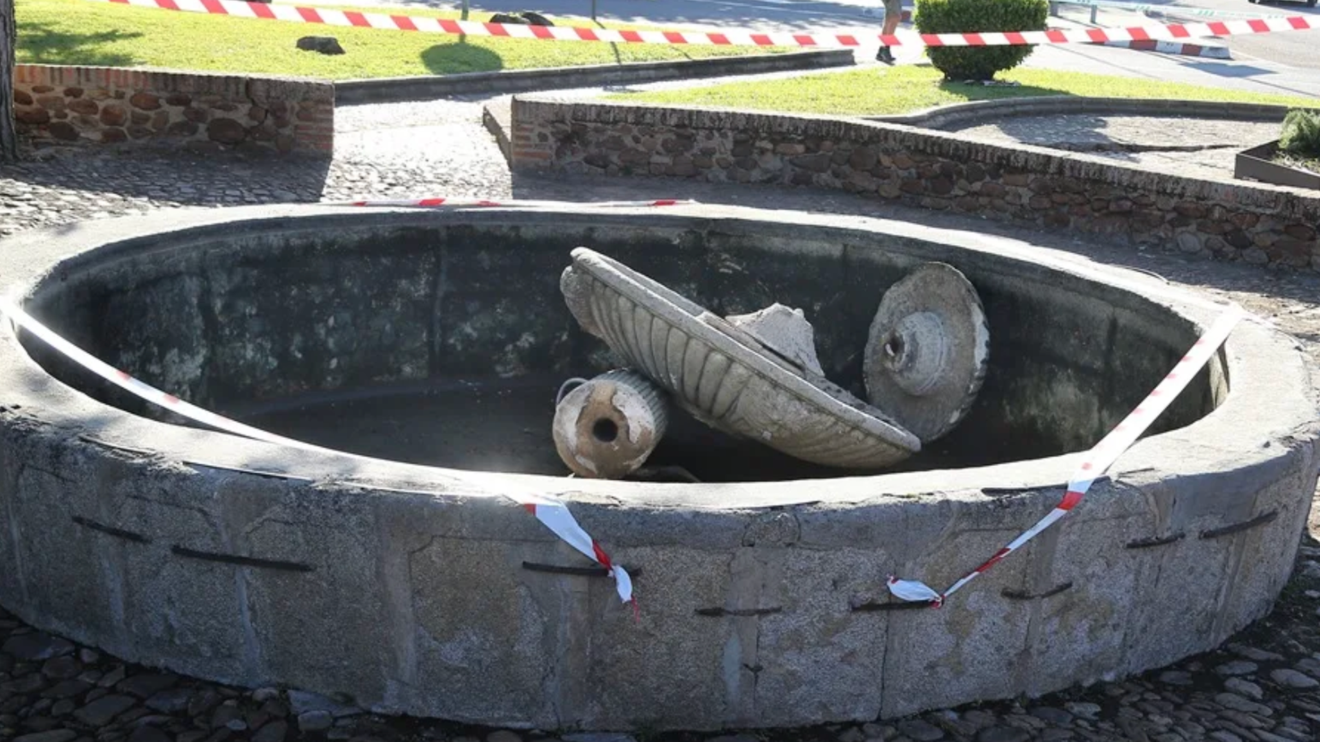 Un menor muerto al derrumbarse una fuente en Ciudad Rodrigo (Salamanca) en la celebración del Mundial
