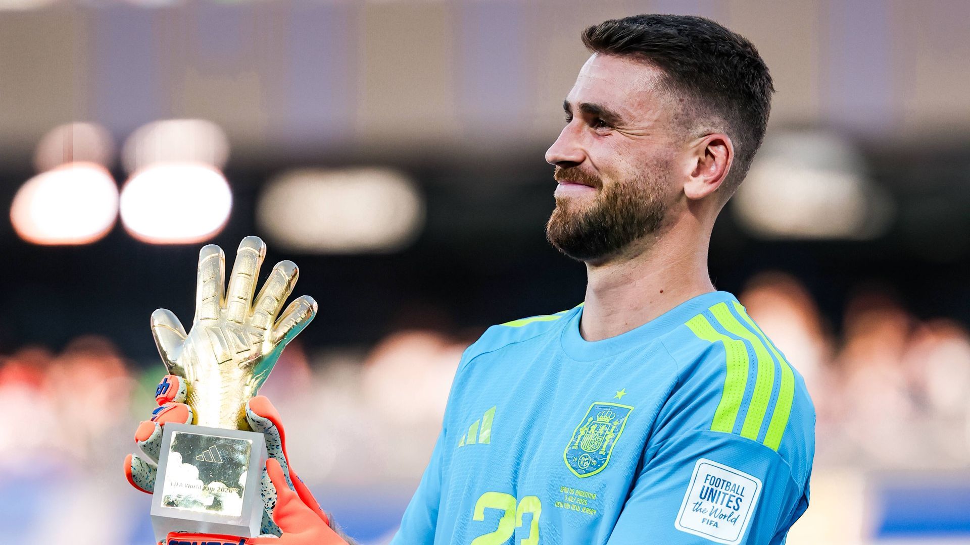 Unai Simón, con el Guante de Oro del Mundial Unai Simón, con el Guante de Oro del Mundial