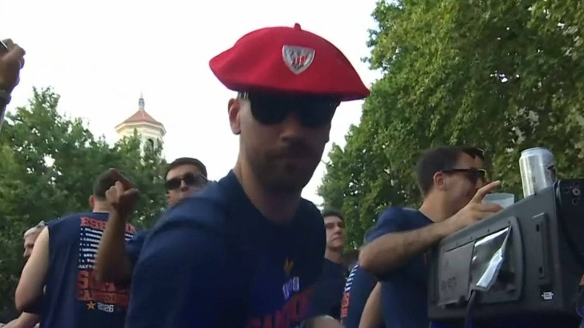 Unai Simón, con la boina del Athletic en Madrid