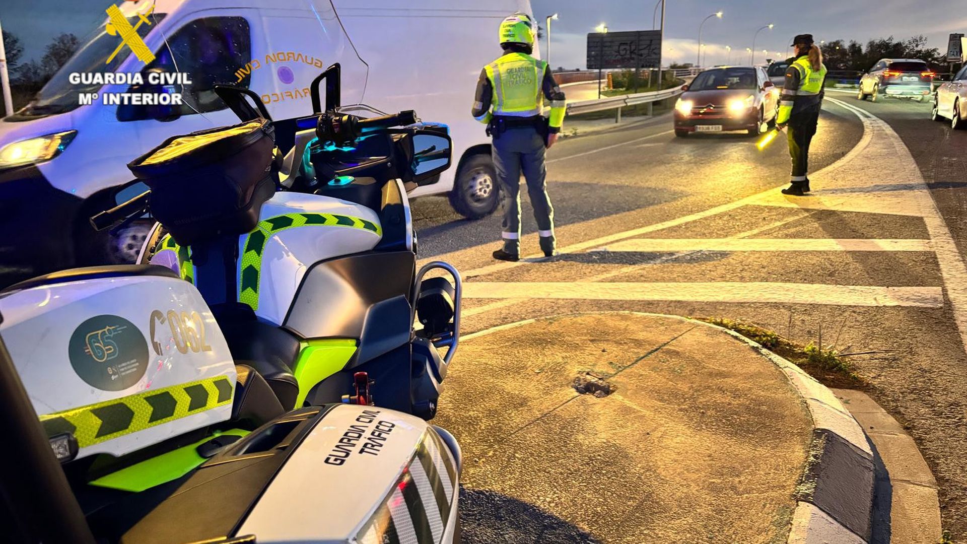 Control de la Guardia Civil de Tráfico Control de la Guardia Civil de Tráfico