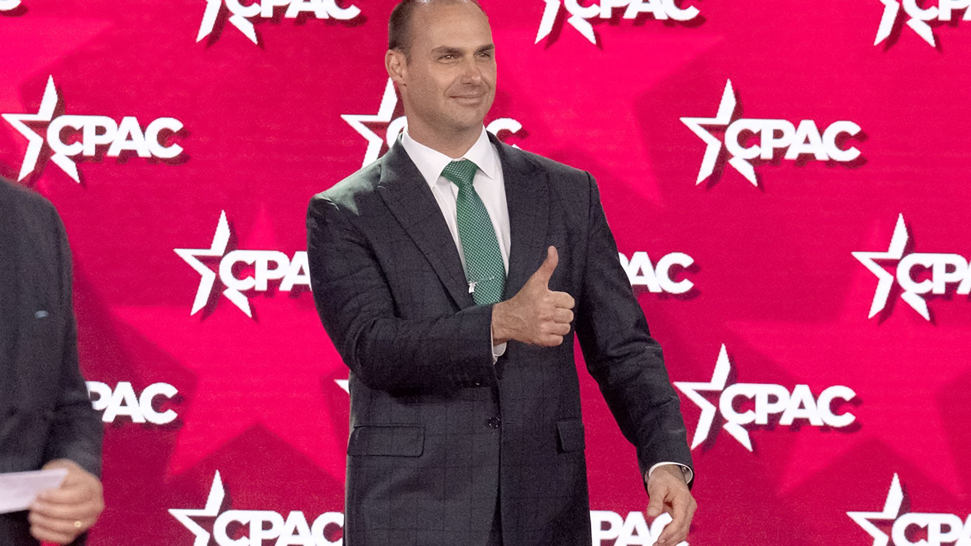 EEUU concede la residencia permanente al prófugo Eduardo Bolsonaro por sus "habilidades extraordinarias" EEUU concede la residencia permanente al prófugo Eduardo Bolsonaro por sus "habilidades extraordinarias"