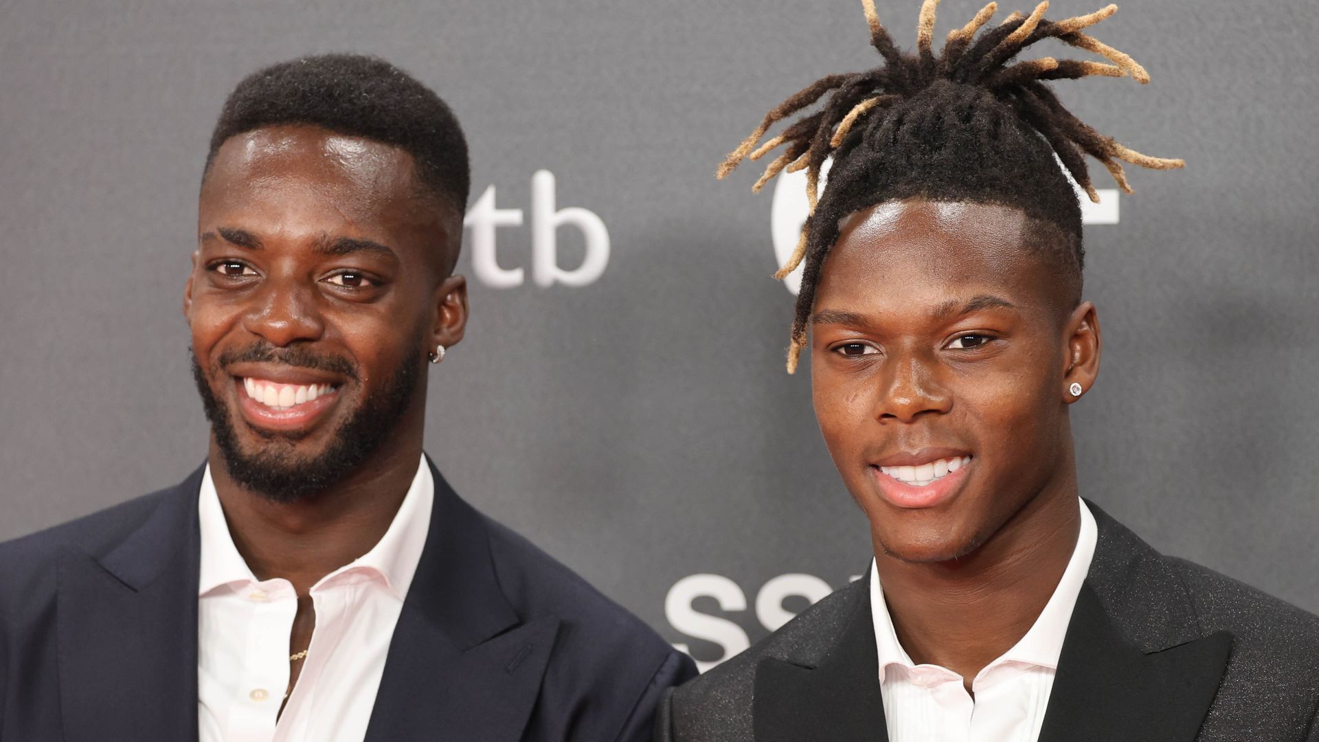 El sentido mensaje de Iñaki Williams a su hermano Nico tras ganar el Mundial: “Has hecho que millones de inmigrantes se sientan orgullosos” El sentido mensaje de Iñaki Williams a su hermano Nico tras ganar el Mundial: “Has hecho que millones de inmigrantes se sientan orgullosos”