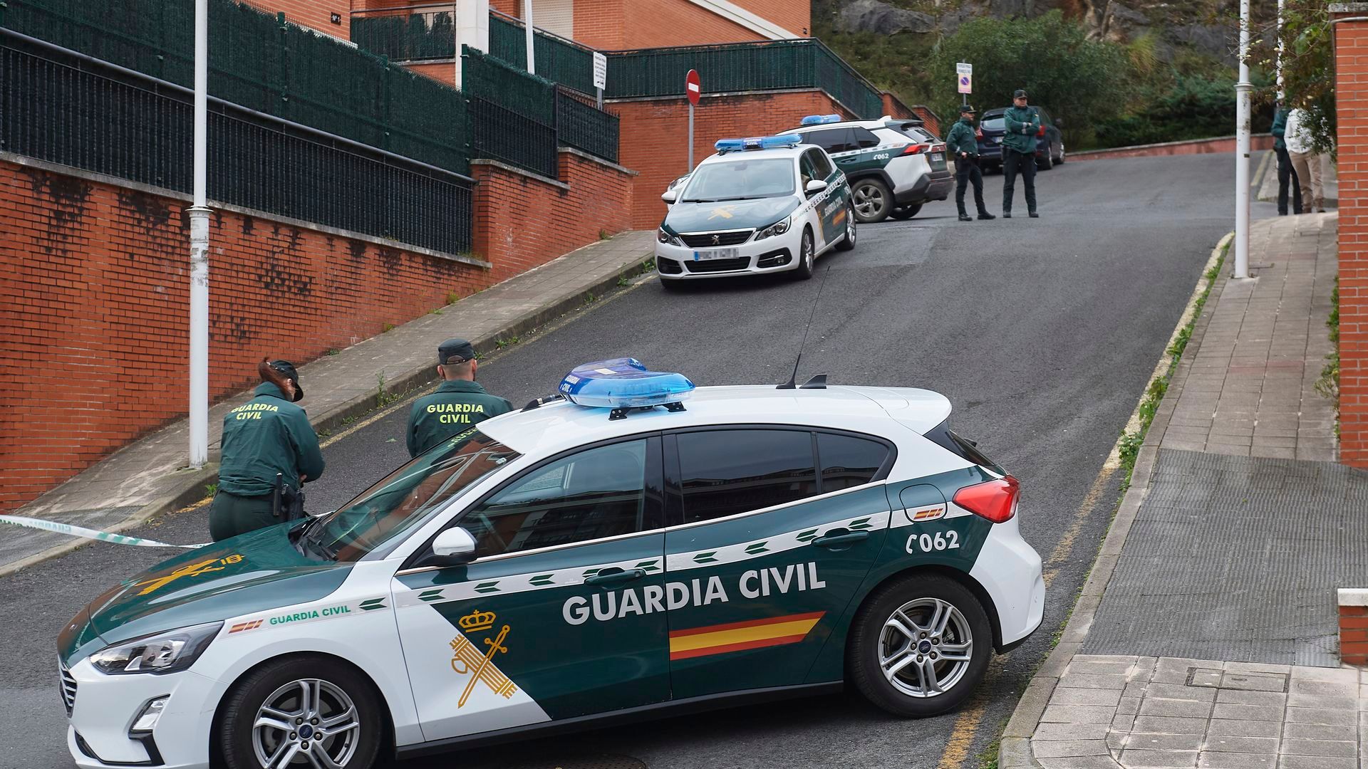 EuropaPress_5746279_coche_guardia_civil_frente_vivienda_donde_hallado_cuerpo_vida_mujer_febrero EuropaPress_5746279_coche_guardia_civil_frente_vivienda_donde_hallado_cuerpo_vida_mujer_febrero