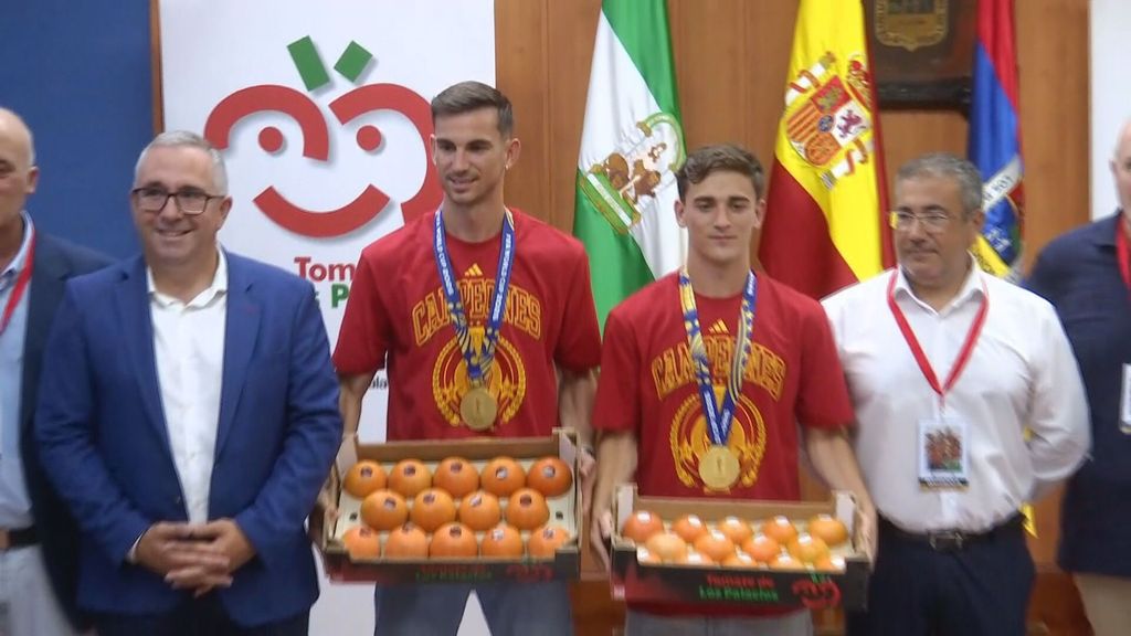 Fabián y Gavi, su peso en tomates