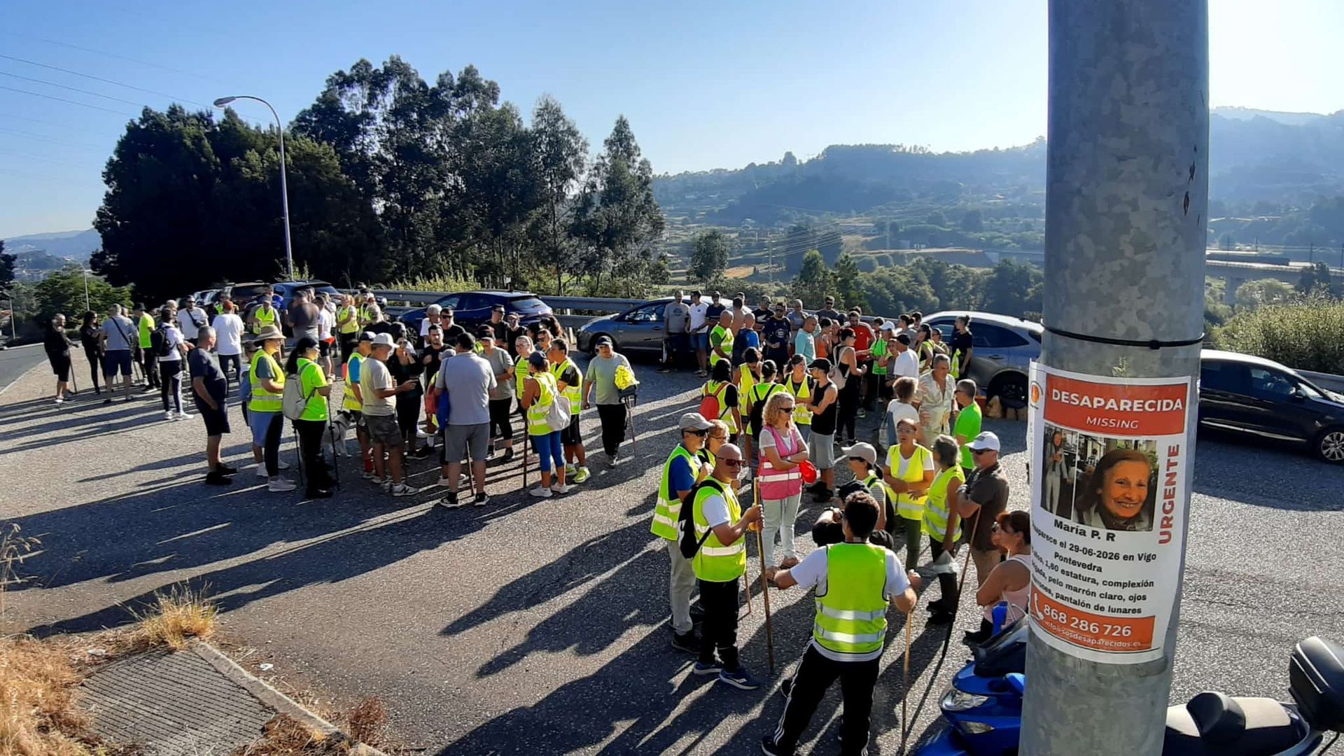 Familiares y voluntarios buscan a María Pereira en los montes cercanos a Redondela, en Vigo Familiares y voluntarios buscan a María Pereira en los montes cercanos a Redondela, en Vigo