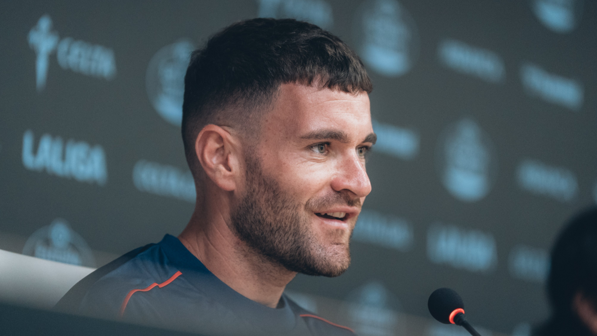 Javi Galán, en rueda de prensa con el Celta Javi Galán, en rueda de prensa con el Celta