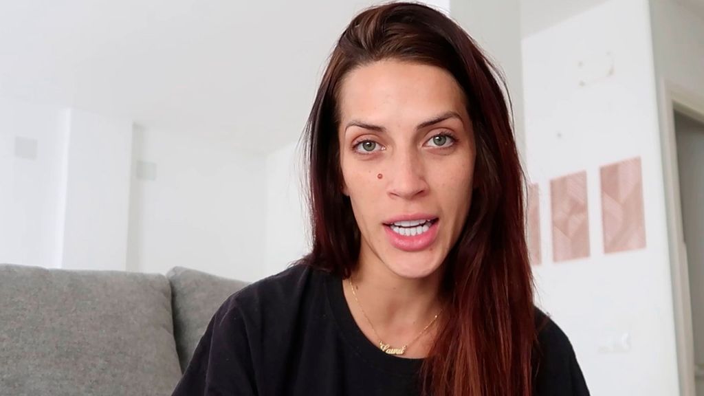 Laura Ulldemolins reacciona al descubrir que hay un error en su tatuaje conjunto con Borja Con vista a by Laura Ulldemolins Temporada 1 Top Vídeos 39
