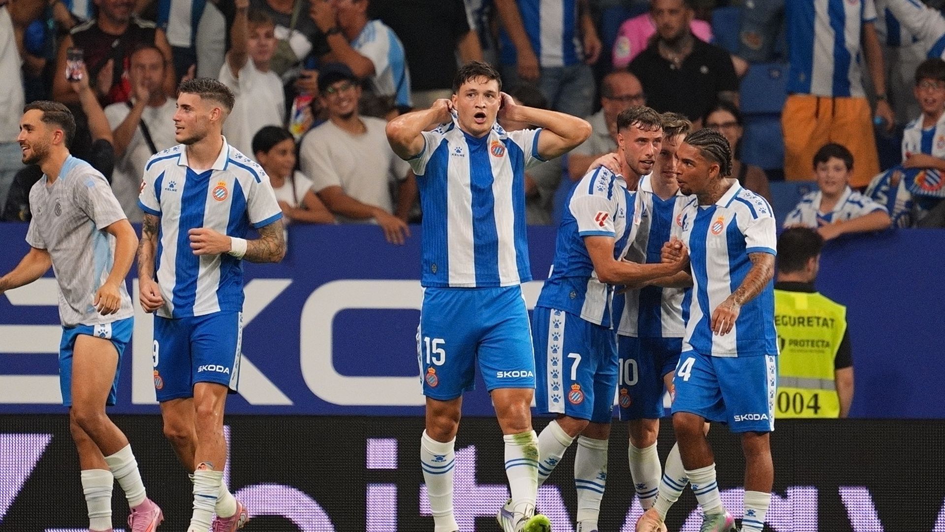 Miguel Rubio celebra un gol con el RCD Espanyol