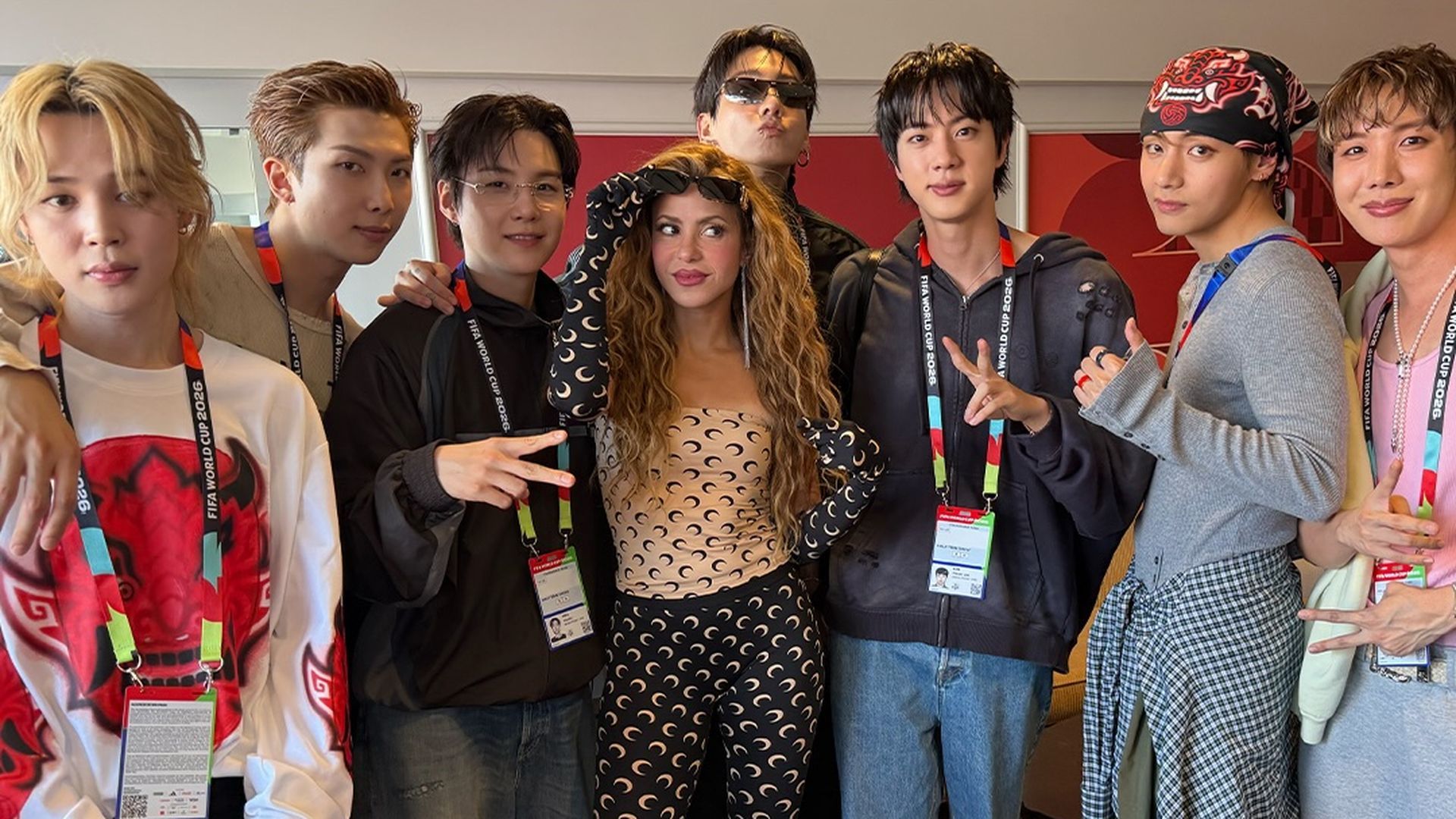 Shakira y BTS en la final del Mundial