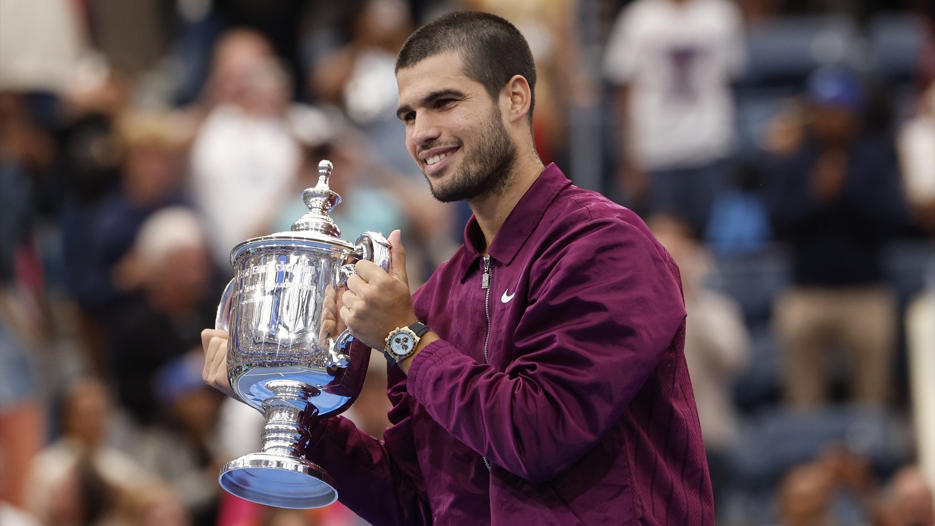Carlos Alcaraz con el título del US Open en 2025 Carlos Alcaraz con el título del US Open en 2025