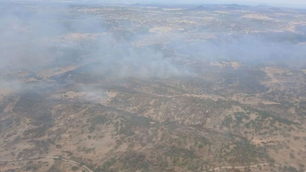 Desalojado por completo un municipio de Huelva por la cercanía de un incendio forestal: 380 vecinos de Villanueva de las Cruces