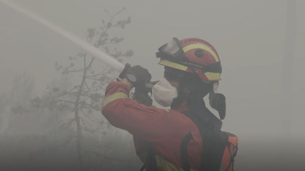 El esfuerzo titánico de los servicios de emergencia para controlar el fuego de Las Mierlas, Guadalajara