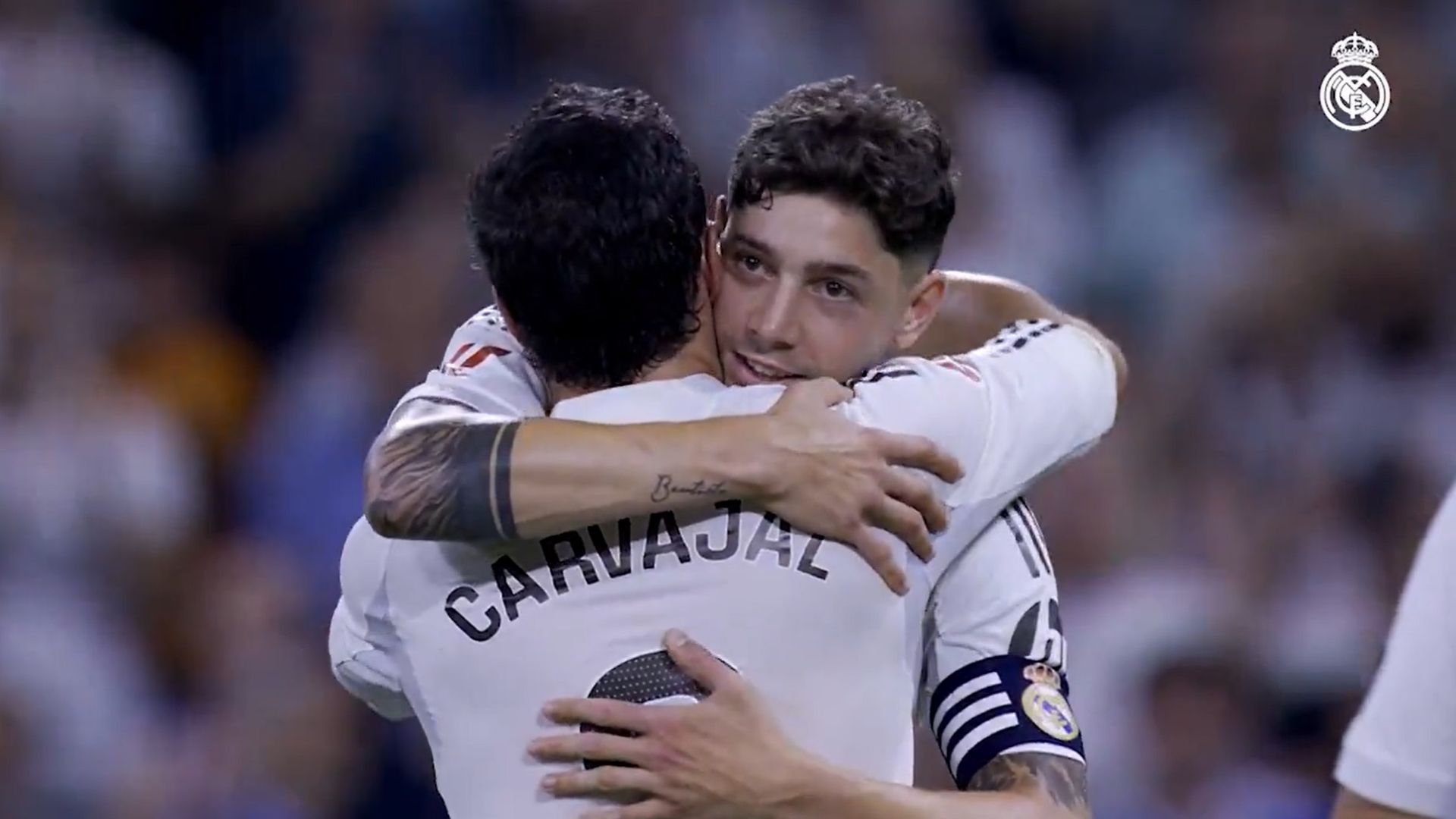 Fede Valverde abrazado a Dani Carvajal Fede Valverde abrazado a Dani Carvajal