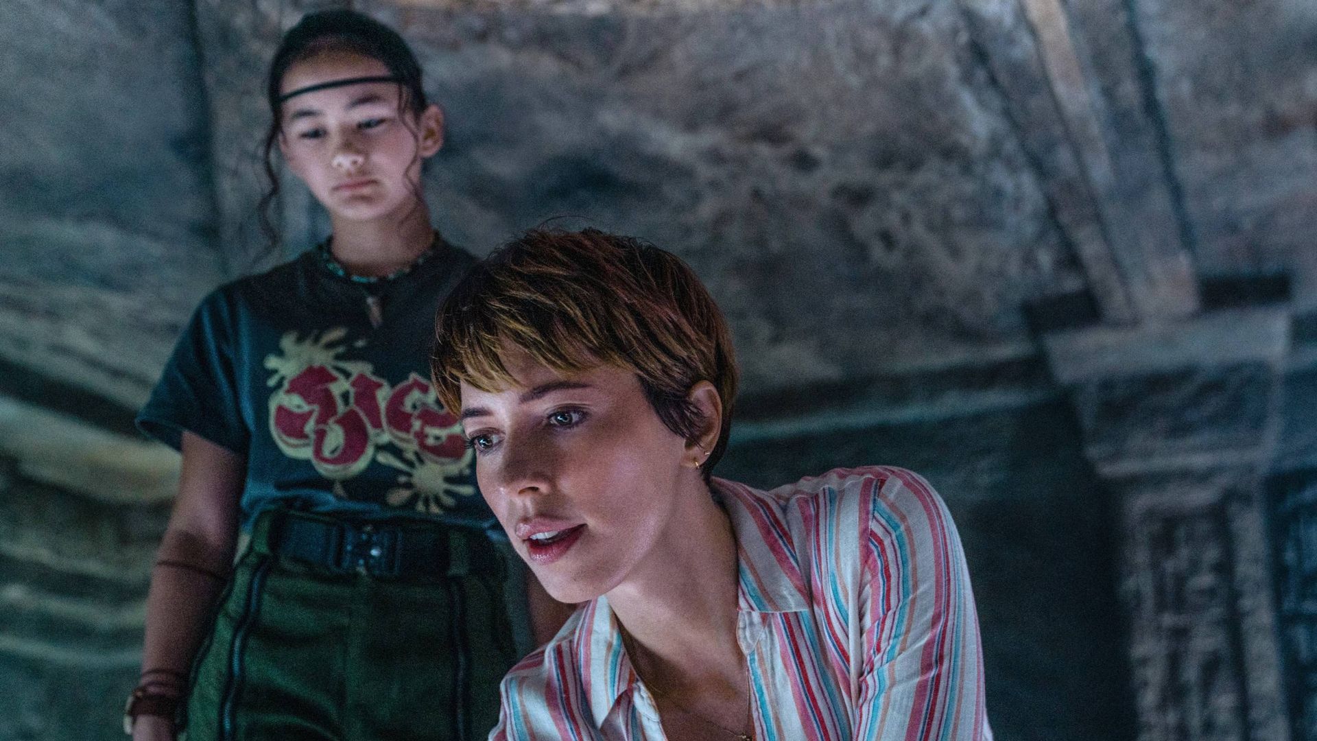 Kaylee Hottle y Rebecca Hall en la película de 'Godzilla'