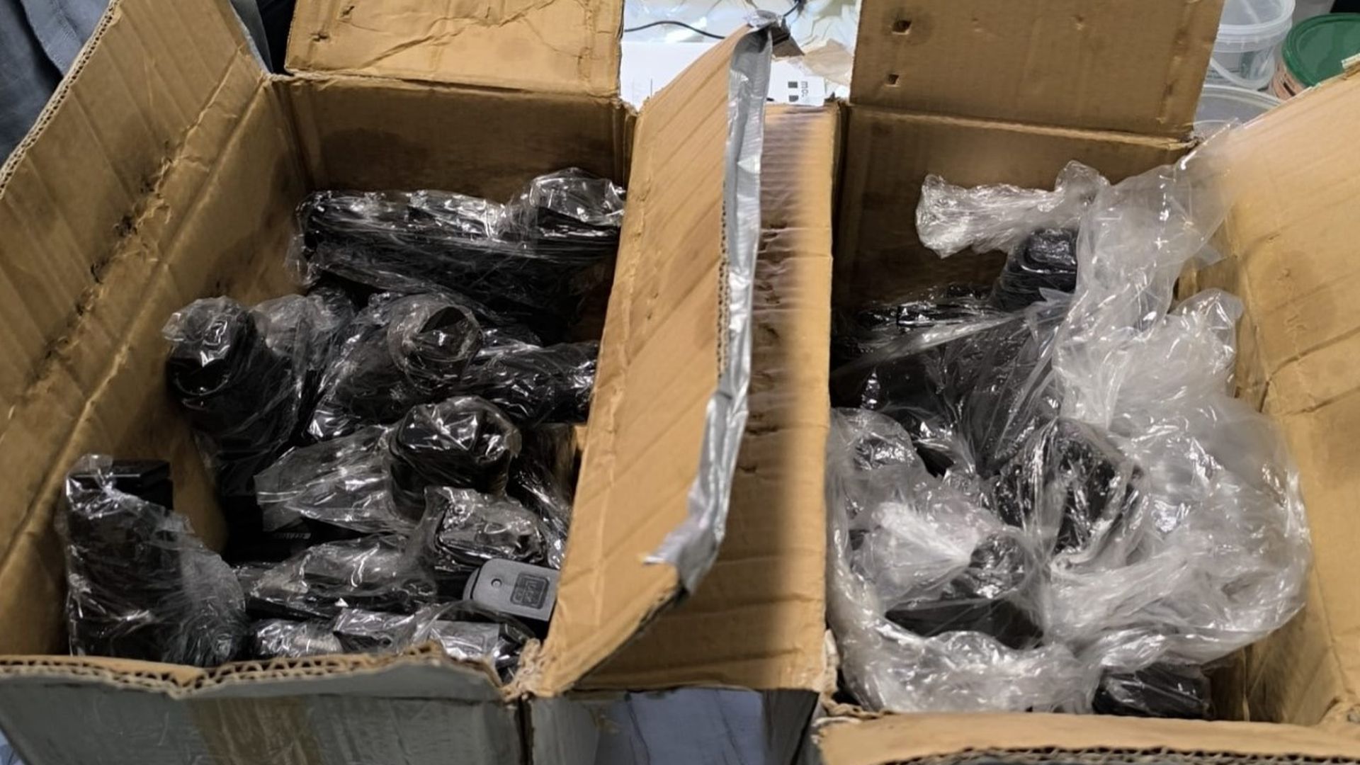 La hija del líder hacía armas en su domicilio y las almacenaba en cajas