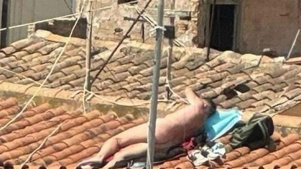 Los vecinos del Cabanyal, hartos de los turistas 'low cost': "Toman el sol en pelotas en los tejados"