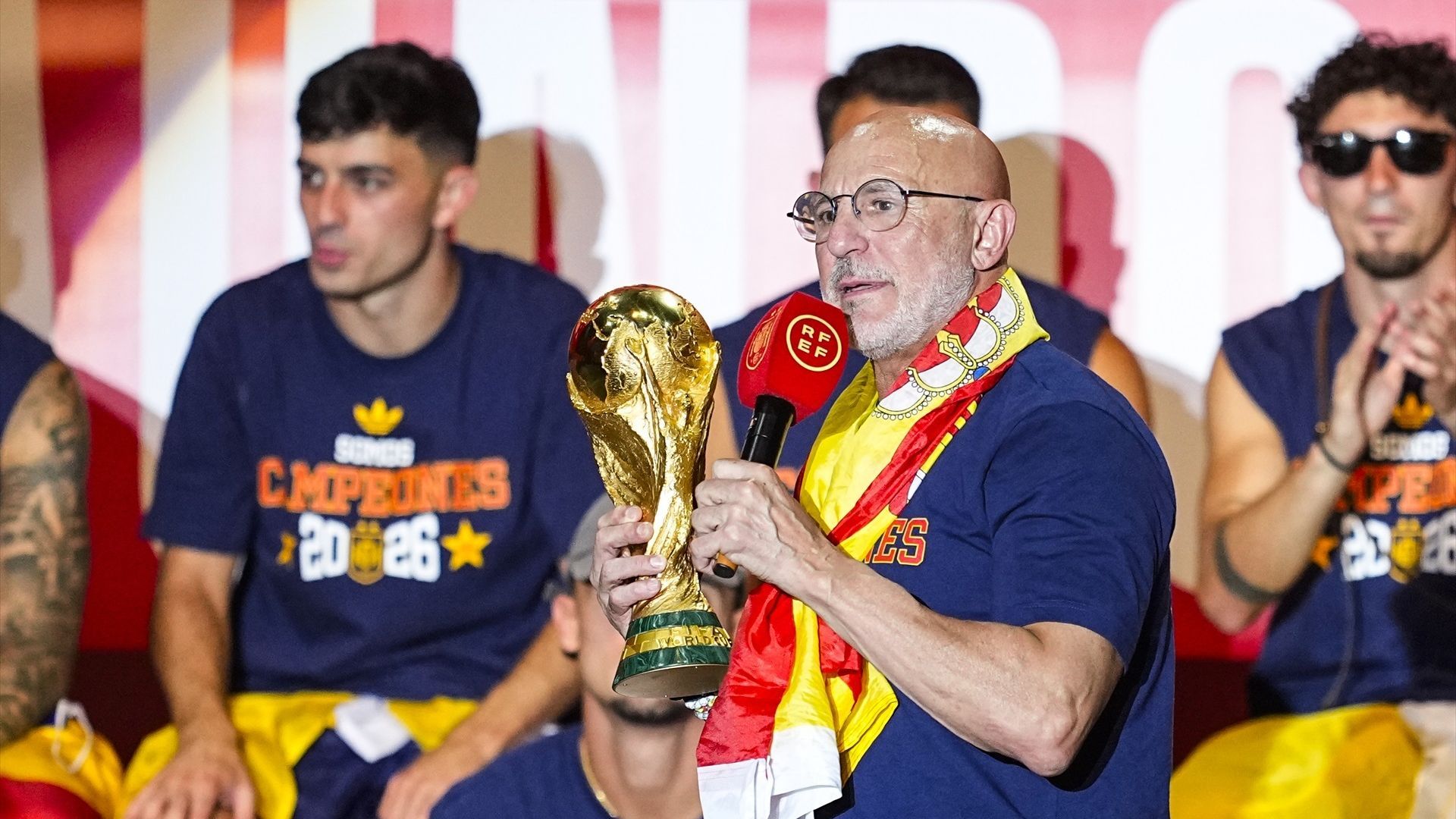 Luis de la Fuente durante la celebración de la Selección Española en Madrid por el Mundial 2026
