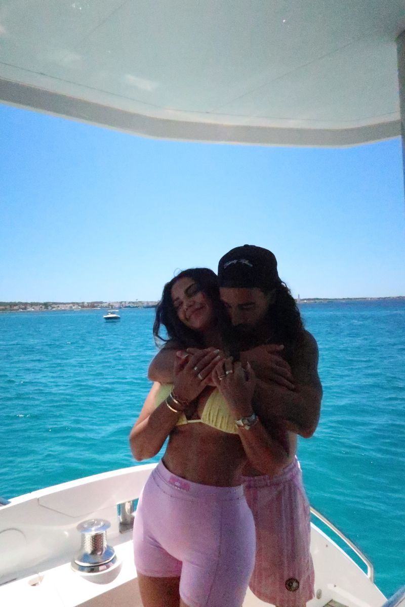 Marc Cucurella ha agradecido el gesto a su pareja, Claudia Rodríguez, en el día de su cumpleaños
