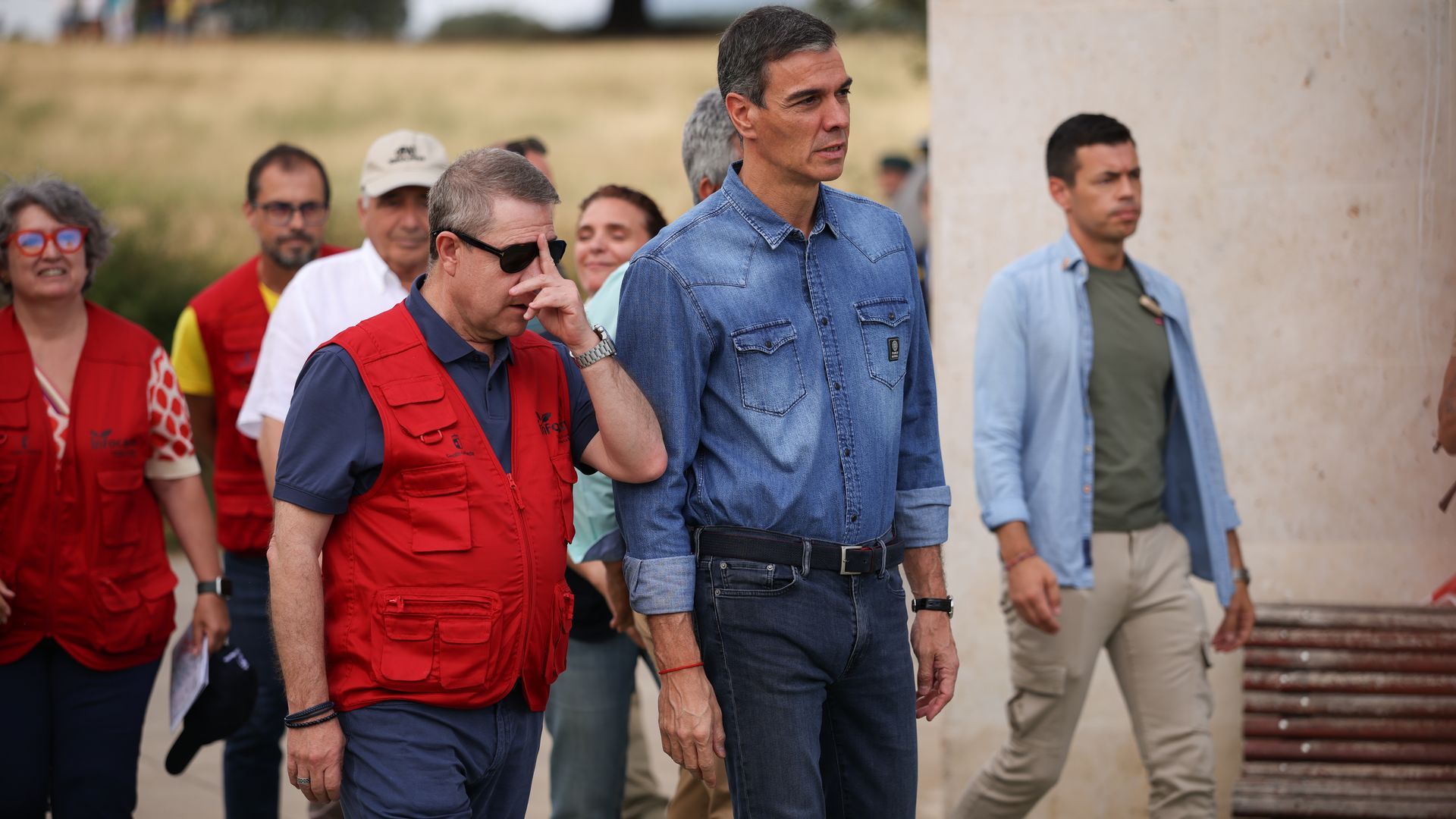 Pedro Sánchez pide “dejar la lucha partidista” y “alcanzar un gran pacto de Estado contra la emergencia climática” en plena lucha contra el incendio de La Mierla Pedro Sánchez pide “dejar la lucha partidista” y “alcanzar un gran pacto de Estado contra la emergencia climática” en plena lucha contra el incendio de La Mierla