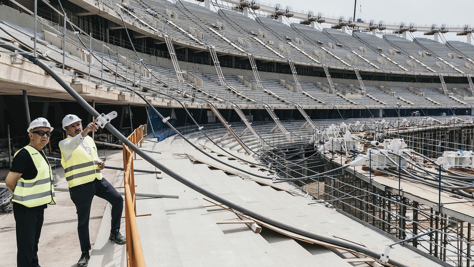 Peter Lim visita el Nou Mestalla