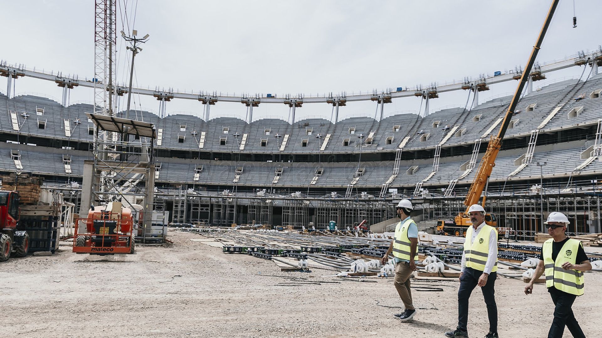 Peter Lim visita el Nou Mestalla