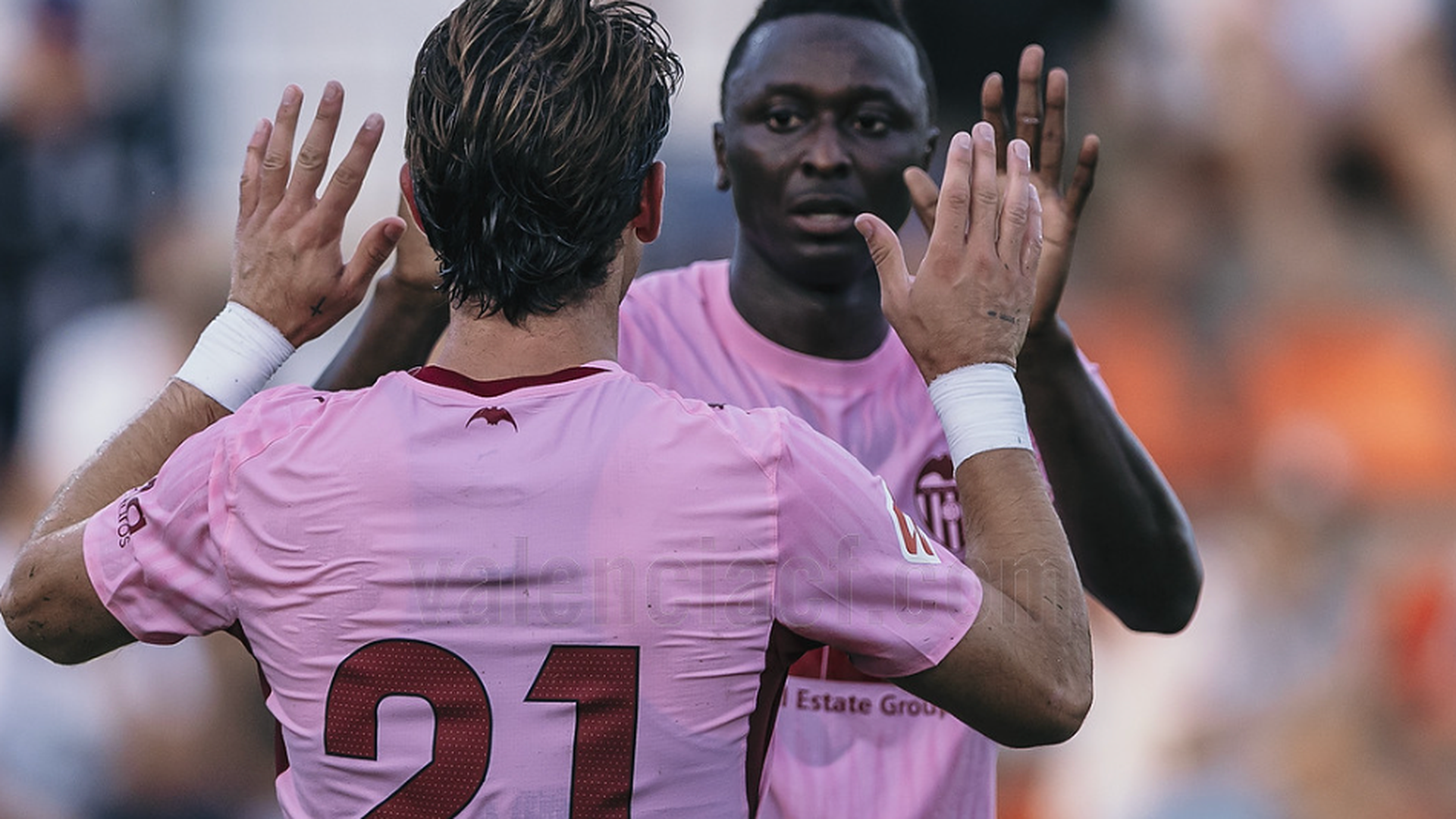 Sadiq y Jesús Vázquez ante el Eldense