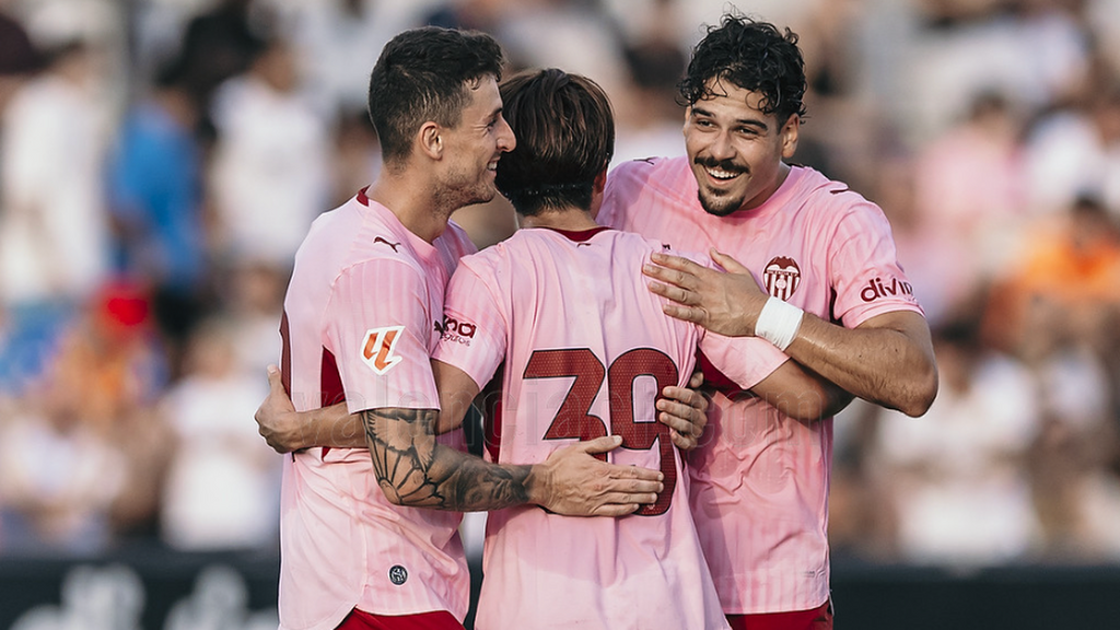 Ryonosuke Sato marca su primer gol con el Valencia CF ante el Eldense