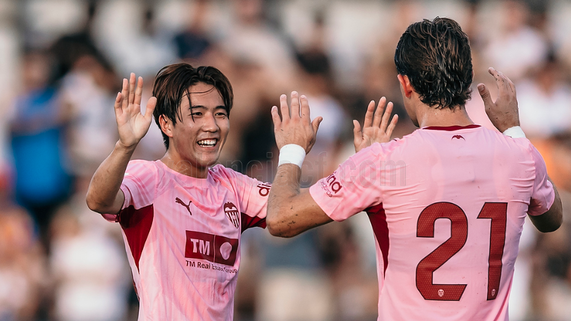 Sato y Jesús Vázquez ante el Eldense