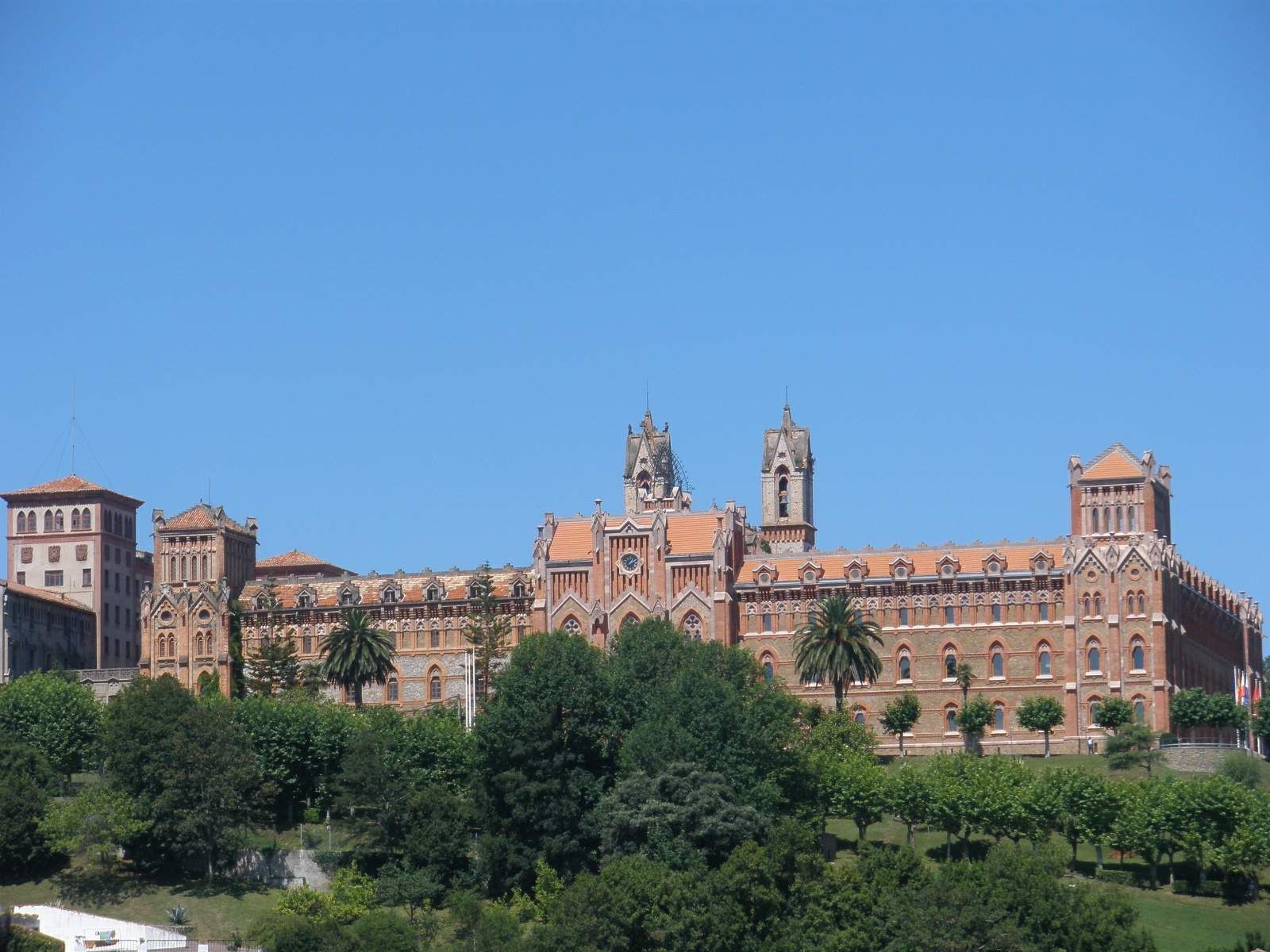 Seminario Mayor de la antigua Universidad Pontificia Comillas, de estilo modernista