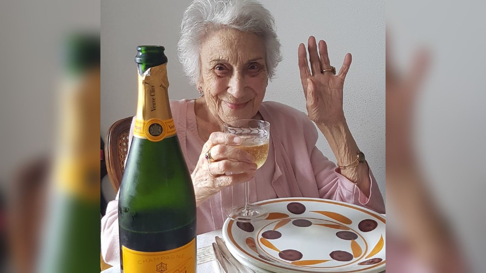 Carmela, la mujer más longeva de Santiago de Compostela, ha muerto con 107 años dejando un legado extraordinario Carmela, la mujer más longeva de Santiago de Compostela, ha muerto con 107 años dejando un legado extraordinario