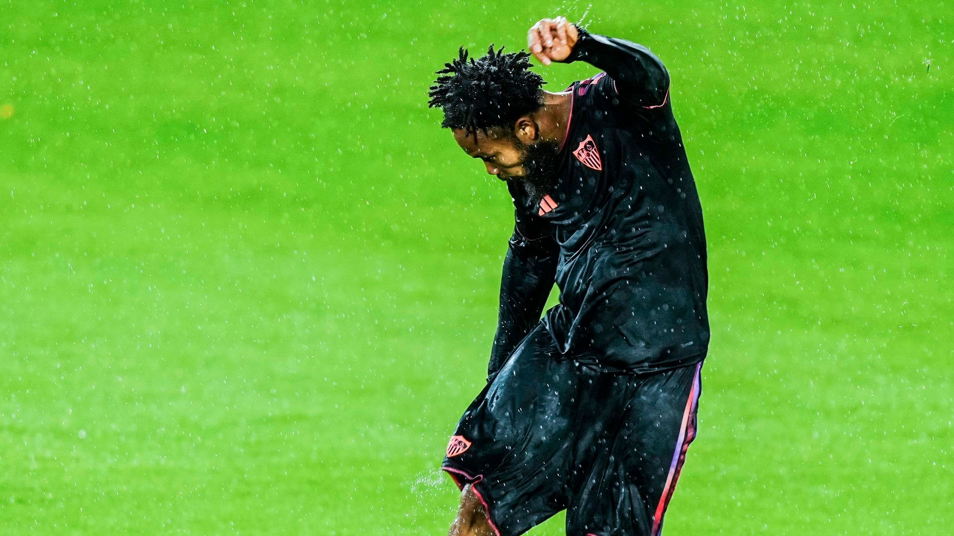 Chidera Ejuke, ante el Cracovia