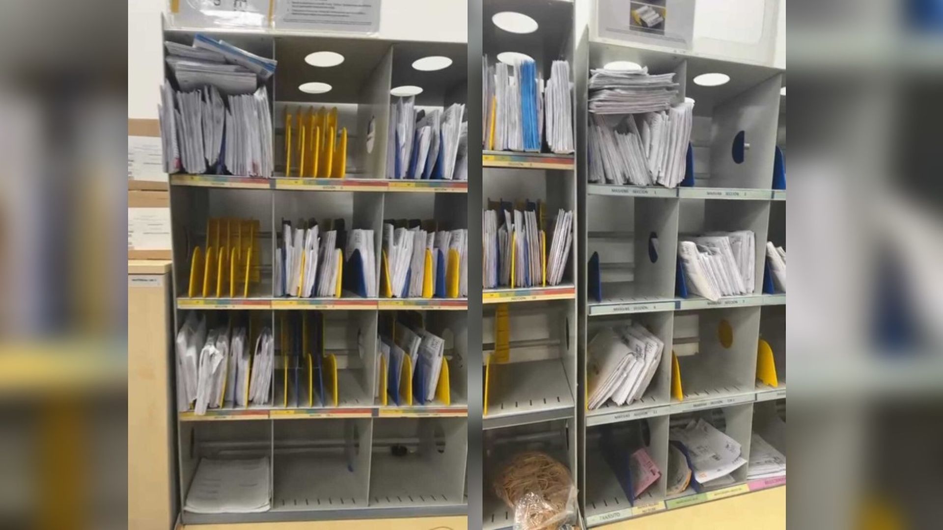 Denuncian el "abandono" de una oficina de Correos en Almería: suciedad, cartas acumuladas y notificaciones caducadas sin entregar Denuncian el "abandono" de una oficina de Correos en Almería: suciedad, cartas acumuladas y notificaciones caducadas sin entregar